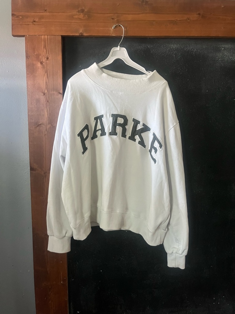 PARKE White Mockneck Sweatshirt size L/XL